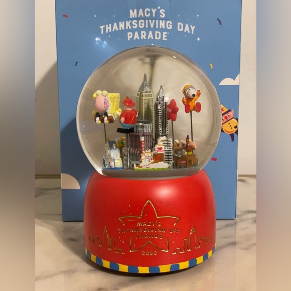 Macy's 2020 Thanksgiving Day Parade Musical Snow Globe with Box - Picture 1 of 14